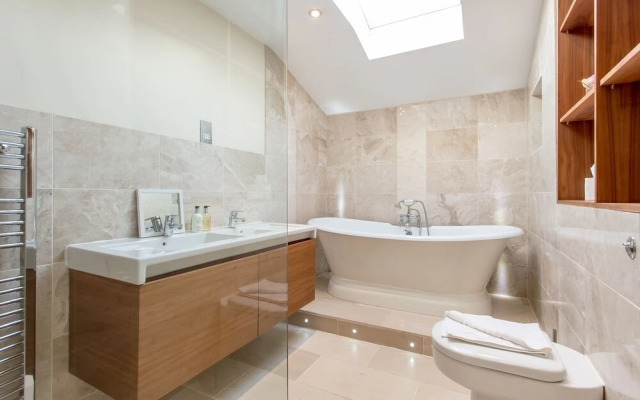 Prestigious Location - Quintessential Mews House