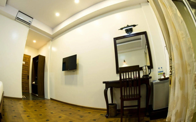 Yadanarpon Dynasty Hotel