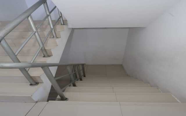 OYO 93701 Room Transit By At