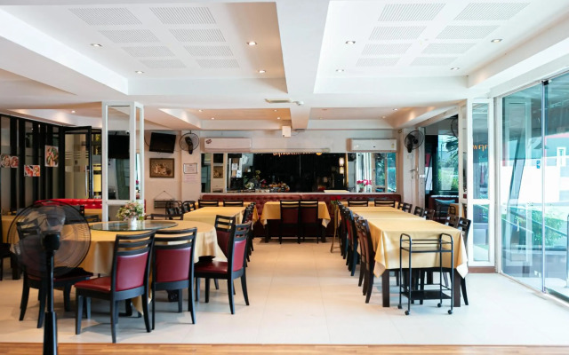 Grand Ratchapruek Hotel