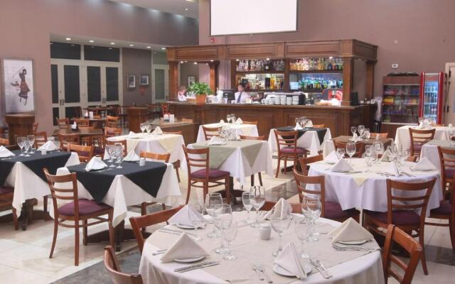 Howard Johnson by Wyndham Sierras Hotel and Casino