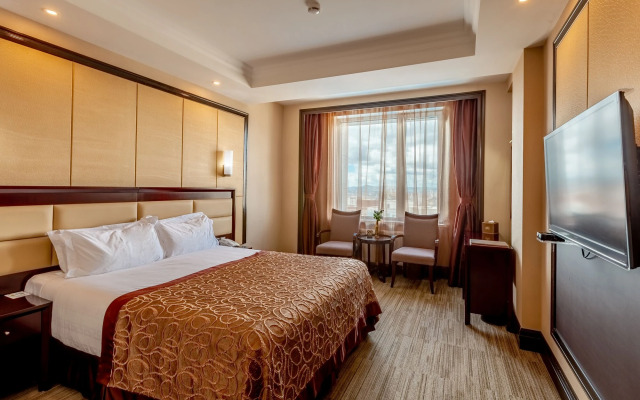 The Grand Hill Hotel