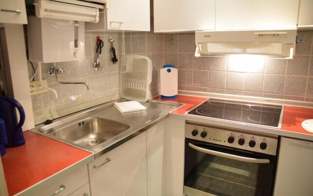 2-Zimmer-Appartement im 1. Obergeschoss mit Hallenschwimmbad und Sauna.