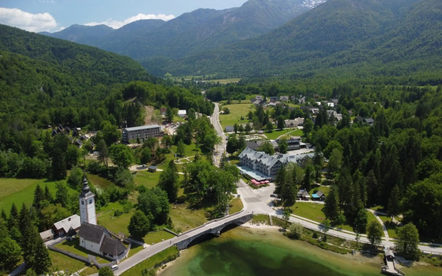 Hotel Jezero