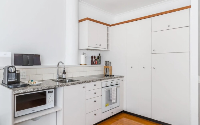 Elegant 2BR Princes Wharf Apartment