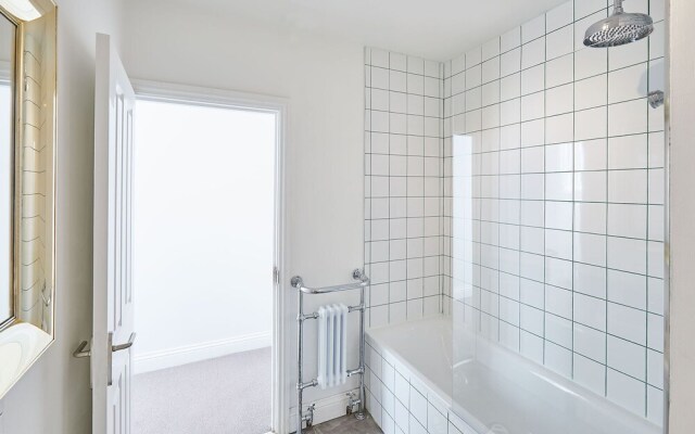 Host Stay The Artists Pad Too