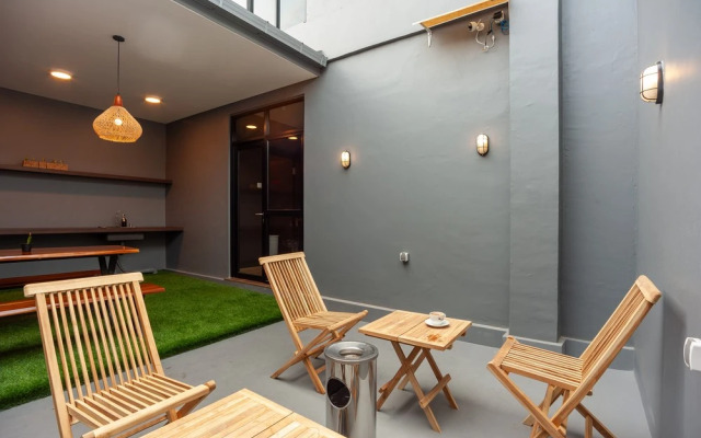 Urbanview Hotel Groovy Inn Tangerang