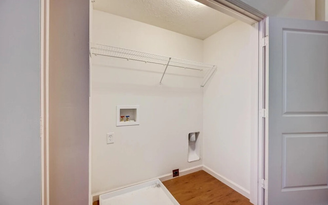 FRONTDESK 1010 Central Apts Downtown Indy