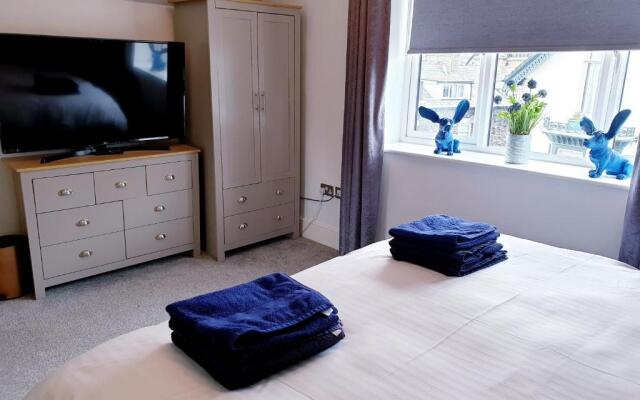 Central Windermere Luxury two bed Apartment Dog Friendly