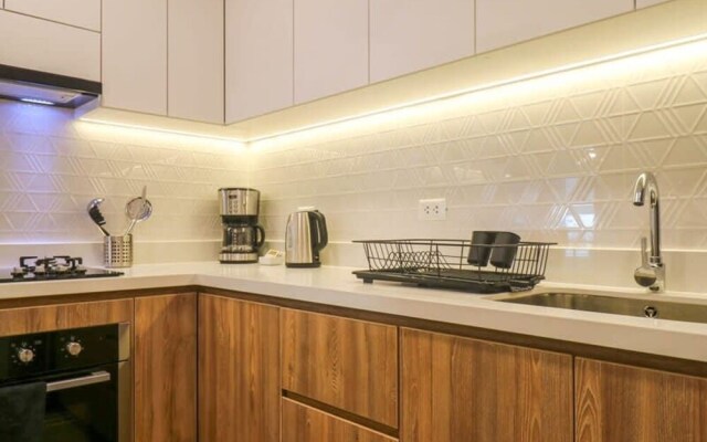 w Spectacular 2BR With Balcony in Miraflores