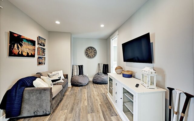 Luxe Waterfront #203 - 2 Br Villa