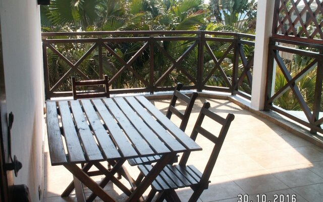 House With 4 Bedrooms in Toamasina, With Terrace - 200 m From the Beach