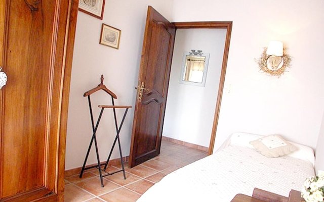 House With 4 Bedrooms in Cavaillon, With Pool Access, Enclosed Garden
