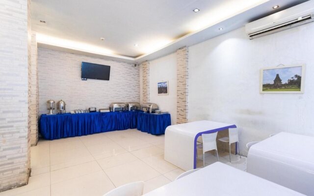Candi Hotel
