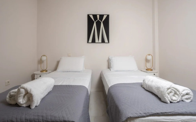 The White Marble Luxury City Apt