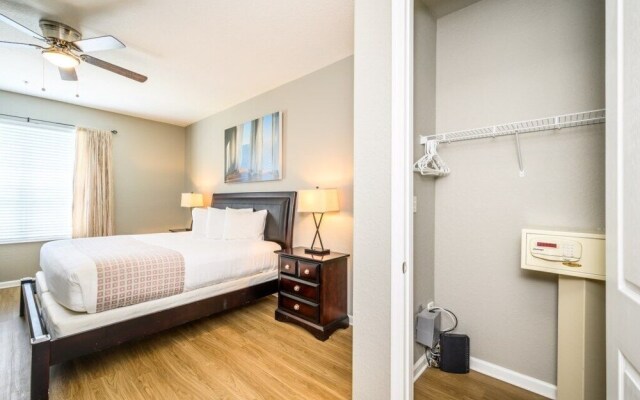 3 Bedroom Premium Lakeview Condo-1012