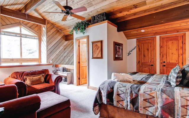 Ridgepoint Townhomes by East West Hospitality