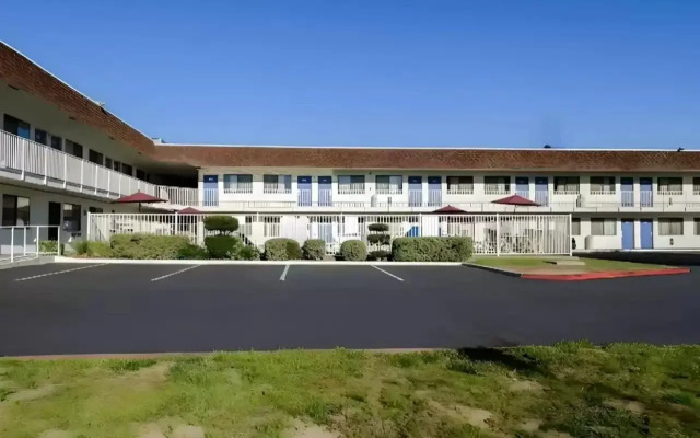 Super 8 by Wyndham Turlock