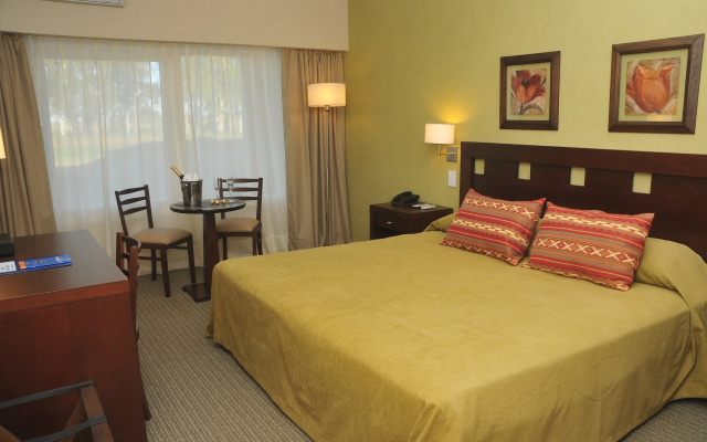 Howard Johnson Trenque Lauquen