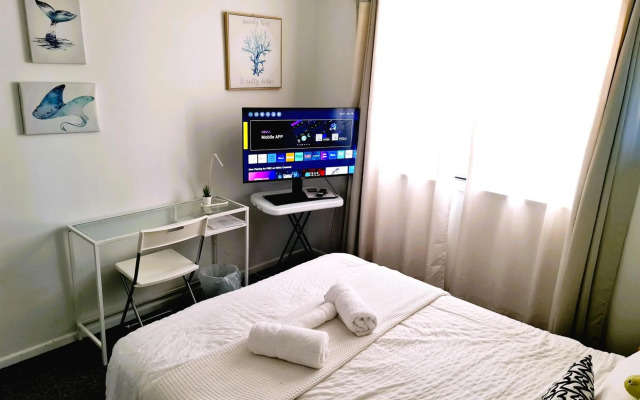 Amazing City Location-Private Room in a Share House-2 Rooms available!!