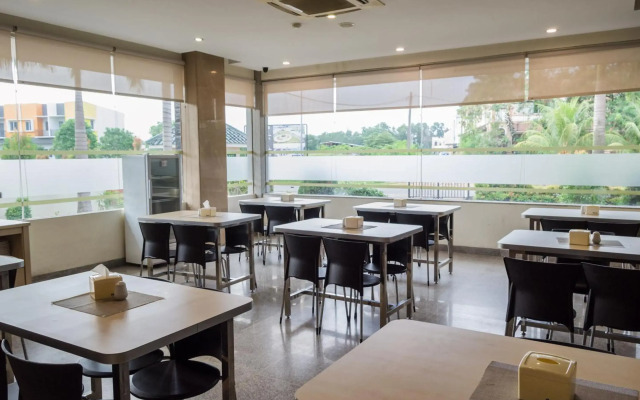 OYO 775 Aviari Hotel