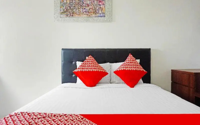 Super OYO 91593 San San Rooms Gunung Putri Square