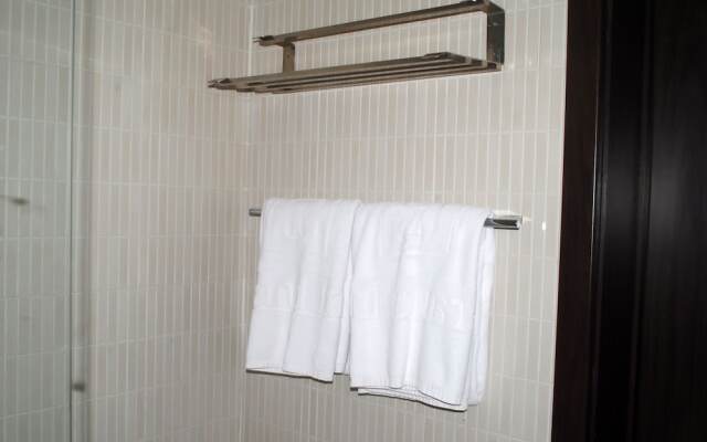 Grand Inn & Suites