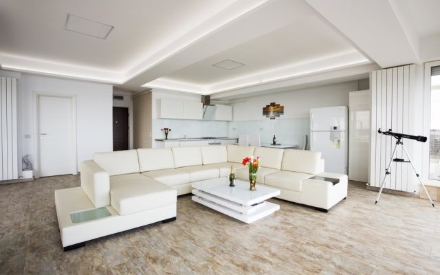 Sea View Penthouse Mamaia