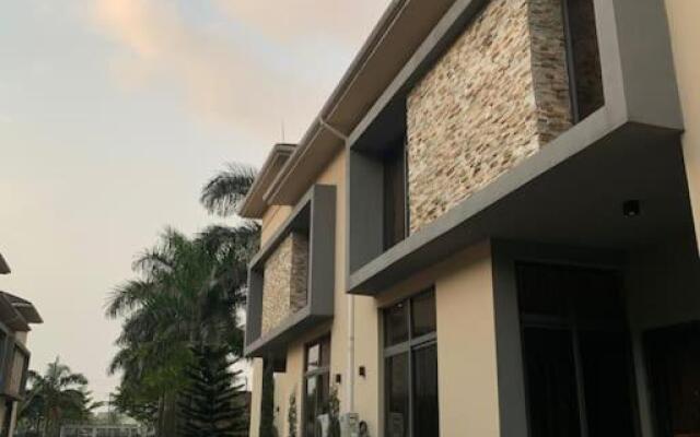 Serviced 3 Bedroom Rental with Pool and Gym