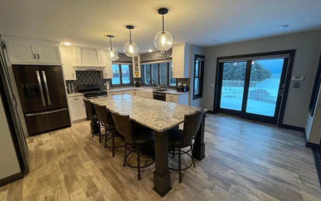 Freshly Updated Lake Michigan Home With Pool