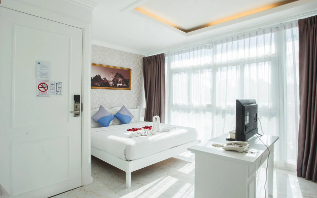 B2 Riverside Colonial Hotel