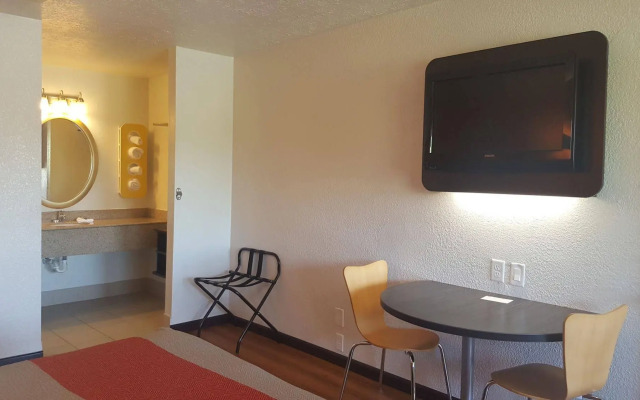 Motel 6 Columbus, OH - OSU