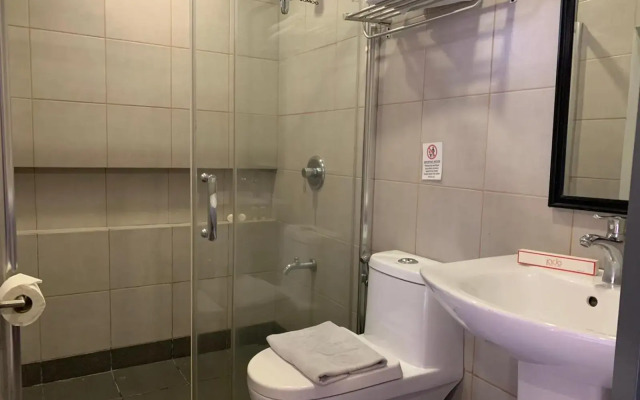 Jade Hotel & Suites