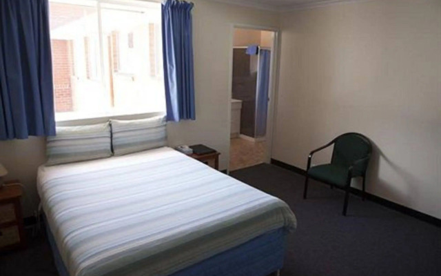 The Waratah Hotel