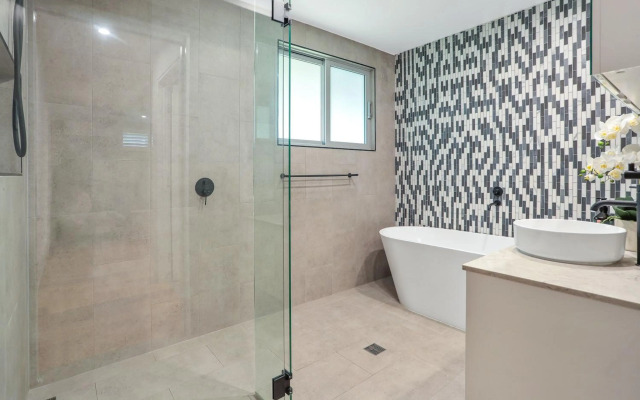 Luxe Coastal Abode, Marcus Beach