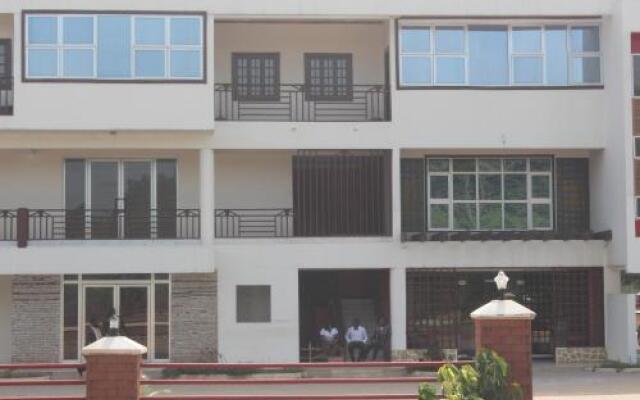 Oguaa Apartments & Lodging