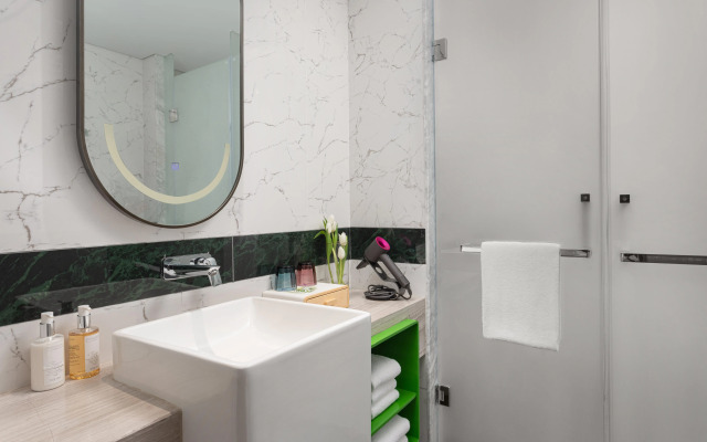 Holiday Inn Resort Sanya Bay by IHG