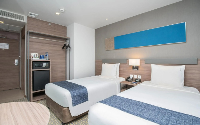 Отель NH Madrid Ventas