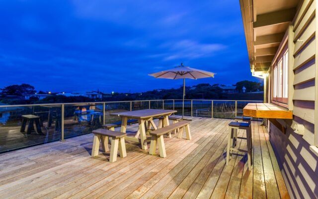 Banksia Back Beach House