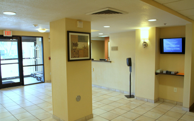 Candlewood Suites Indianapolis Downtown Medical District by IHG