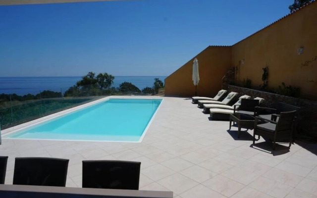 Villa in Solenzara With Pool & Sea View