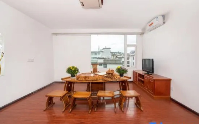 Lijiang Beisili Hotel (Gucheng Zhongyi Market Mufu)