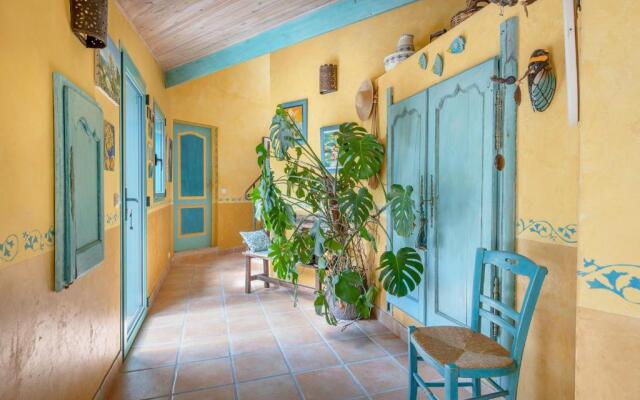 Maison familiale pour 6 personnes atypique et coloree !