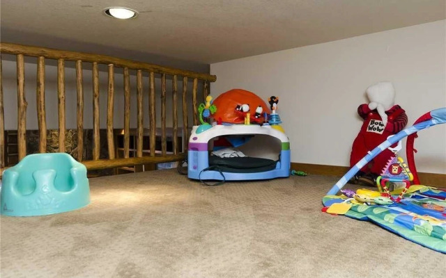 Ponderosa 6 Br Home by RedAwning