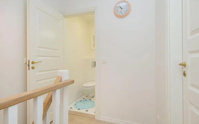 Modern quiet 2 bedroom apartment near City center