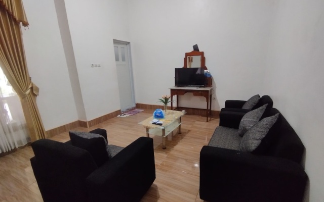 Hotel O Homestay Bonjeruk Near Restoran Pawon 21 Bonjeruk – Guest Rooms – Bonjeruk