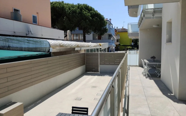 Modern Flat With Swimming Pool by the Beach