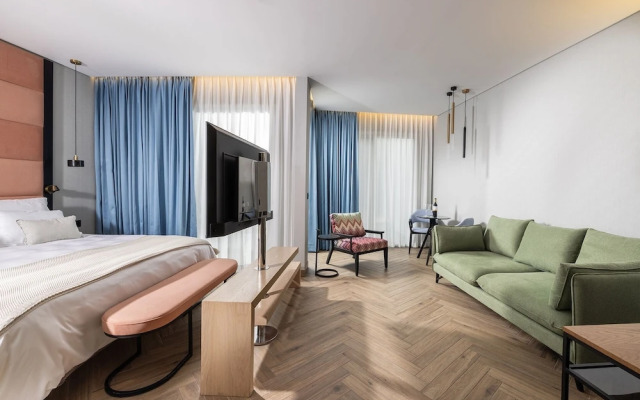 Almond hotel