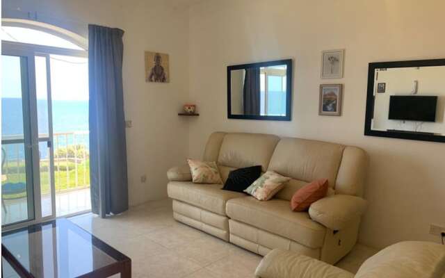 Sea and sun Views 2bd Apt Marsalforn Gozo