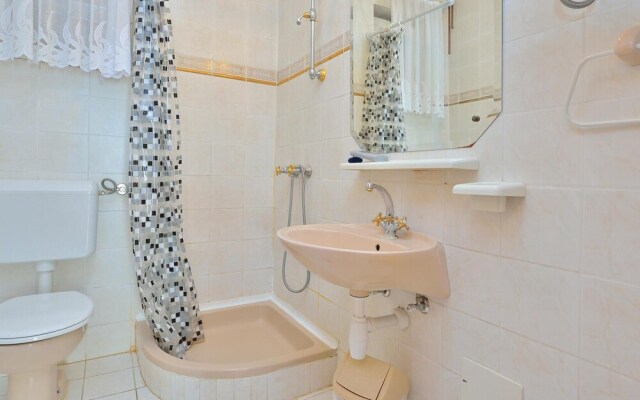 Beautiful Home in Seline With Sauna, Wifi and 7 Bedrooms